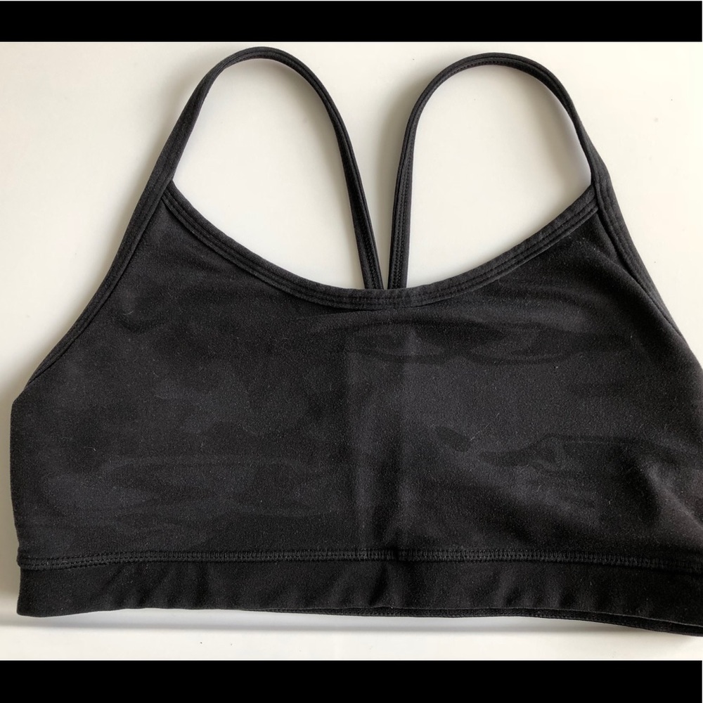 Black lululemon y sports bra